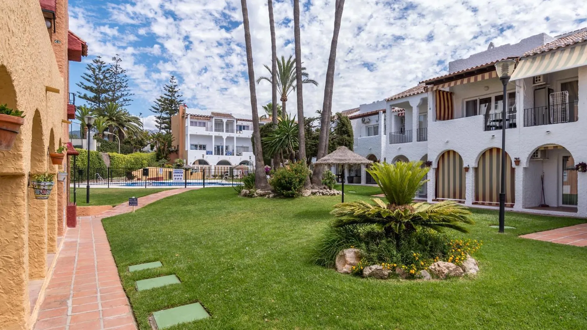 Renovated Apartment On Beachside With Pool Nerja Spanien